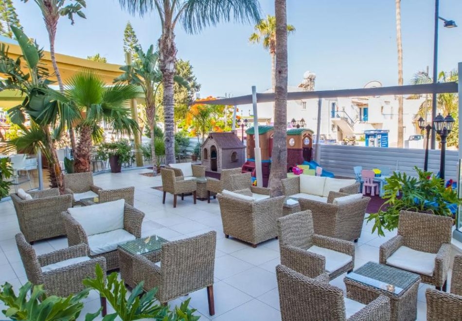 Почивка на 100м. от плажа в Агия Напа, Кипър: Полет от София + 7 нощувки на човек със закуски или закуски и вечери в STAMATIA HOTEL, снимка 3