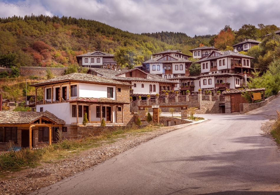 Екскурзия до Банско, Гоце Делчев, Лещен и Ковачица: Автобусен транспорт от София или Плевен + 1 нощувка със закуска на човек, снимка 3