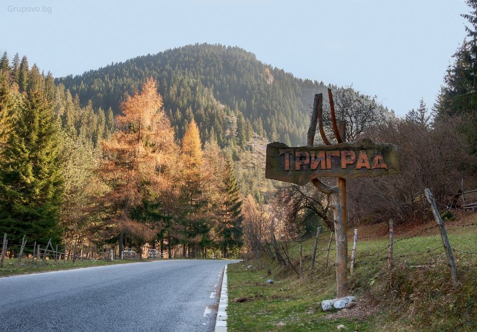 Екскурзия до Бачковски манастир, Широка Лъка, Пампорово: Автобусен транспорт + 1 нощувка на човек със закуска и вечеря и транспорт до Дяволското гърло и Ягодинска пещера!, снимка 2