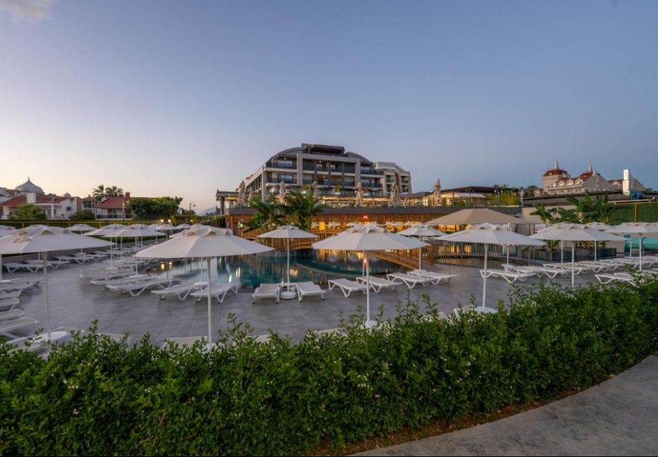 Петзвездна почивка на първа линия в Белек, Турция: Полет от Варна + 7 нощувки на човек на база Ultra All Inclusive в LUNA VISTA BELEK 5*, снимка 2