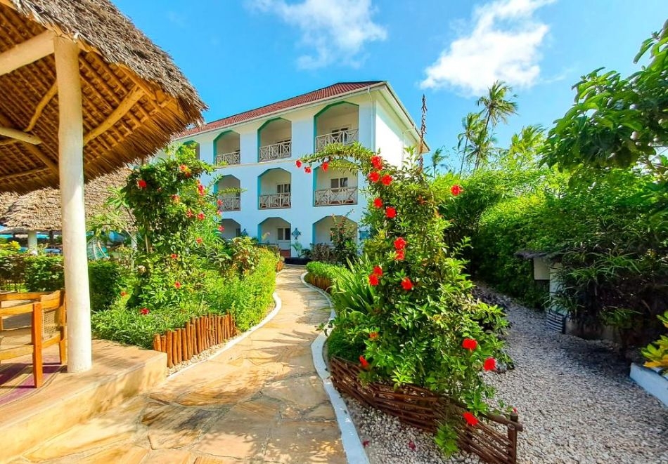 На първа линия в AHG SUN BAY MLILILE BEACH HOTEL 4*, Занзибар: Самолетен билет от София + 7 нощувки на човек със закуски, обеди и вечери, снимка 8