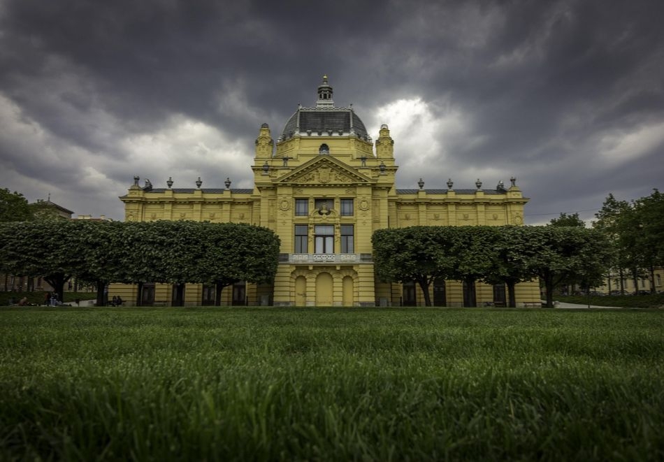 Екскурзия до Загреб, Хърватия и Болоня, Италия + туристически програми: Автобусен транспорт + 3 нощувки на човек със закуски, снимка 2