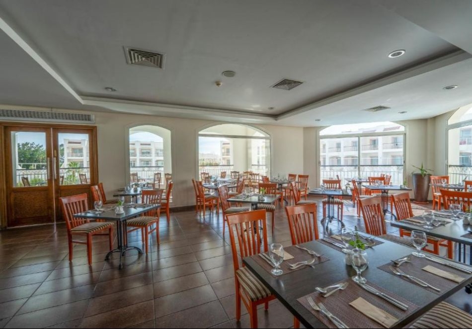 Почивка в Шарм ел Шейх, Египет: Полет от София + 7 нощувки на човек на база All inclusive в JAZ NEO SHARKS BAY 4*, снимка 5