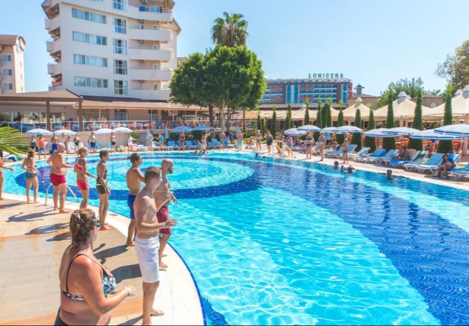 На първа линия в Алания, Турция: Автобусен транспорт + 7 нощувки на човек на база Ultra Аll Inclusive + басейни в в LONICERA WORLD 4*. Дете до 13.99г. БЕЗПЛАТНО!, снимка 6