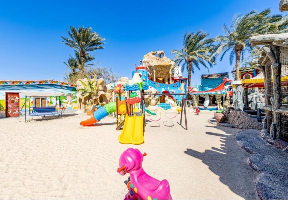 На първа линия в Хургада, Египет: Полет от София + 7 All Inclusive нощувки на човек в SEAGULL BEACH RESORT 4*, снимка 19