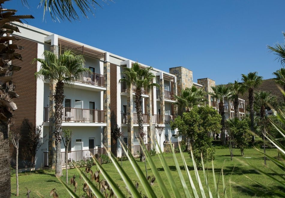 На първа линия в Бодрум, Турция: Самолетен билет от София + 7 Ultra All Inclusive нощувки на човек в Green Bay Luxury 5*, снимка 2