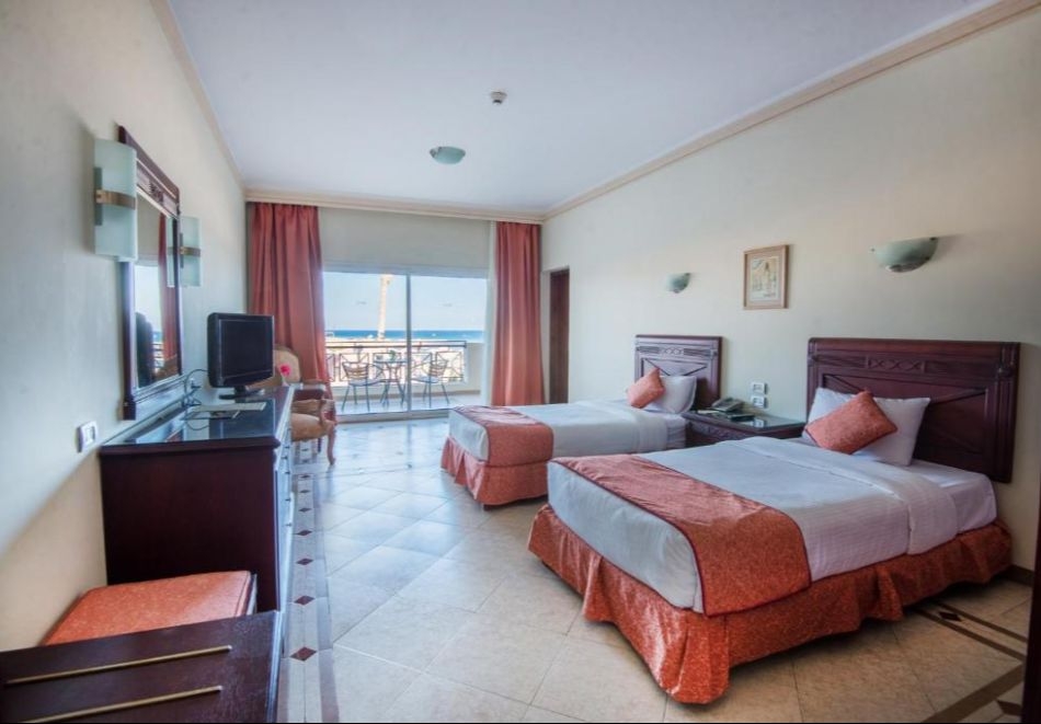 На първа линия в Хургада, Египет: Полет от София + 7 All Inclusive нощувки на човек в IMPERIAL SHAMS ABU SOMA 4*, снимка 7