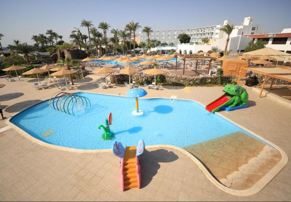 На първа линия в Хургада, Египет: Полет от София + 7 All Inclusive нощувки на човек в IMPERIAL SHAMS ABU SOMA 4*, снимка 3