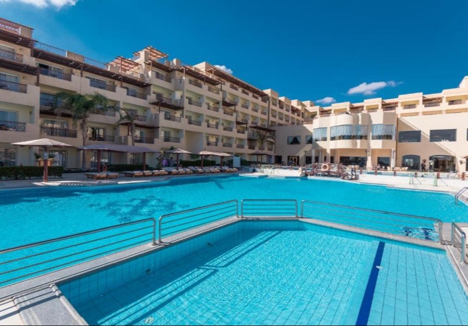 На първа линия в Хургада, Египет: Полет от София + 7 All Inclusive нощувки на човек в IMPERIAL SHAMS ABU SOMA 4*, снимка 2