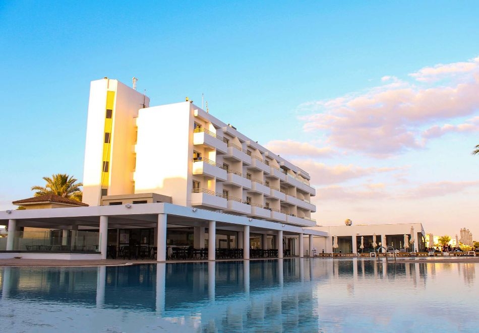 На първа линия в Агия Напа, Кипър: Полет от София + 7 нощувки на човек със закуски и вечери в PIERE ANNE BEACH HOTEL, снимка 2