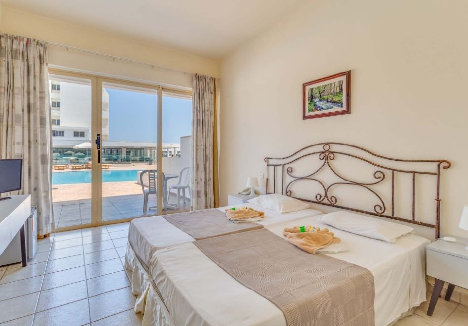 На първа линия в Агия Напа, Кипър: Полет от София + 7 нощувки на човек със закуски и вечери в PIERE ANNE BEACH HOTEL, снимка 5