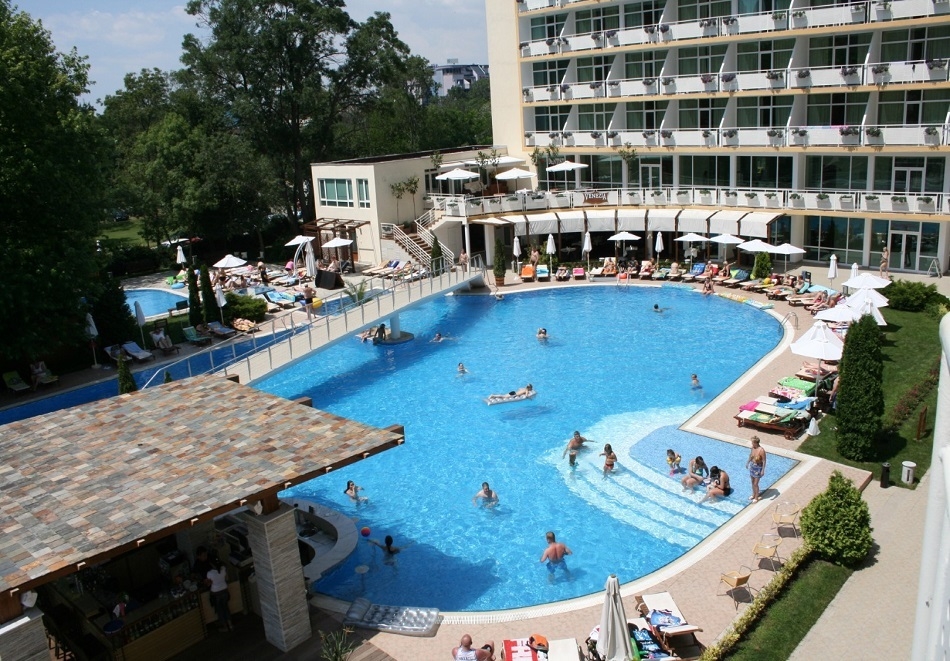 Море 2026 в Слънчев бряг от 07.06 до 22.06: Транспорт + 5 нощувки на човек на база All Inclusive + чадър и шезлонг на плажа + ВОДНИ ПЪРЗАЛКИ от хотел Нирвана от Ню Сън Травел. Тръгване от София, Пловдив и Стара Загора!!!, снимка 3