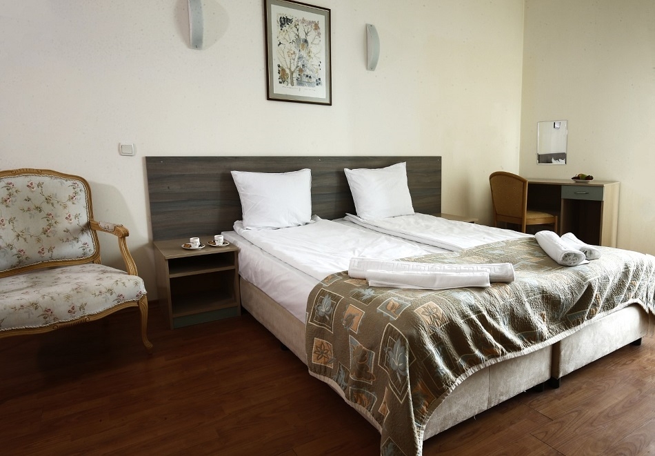 Море 2026 в Слънчев бряг от 07.06 до 22.06: Транспорт + 5 нощувки на човек на база All Inclusive + чадър и шезлонг на плажа + ВОДНИ ПЪРЗАЛКИ от хотел Нирвана от Ню Сън Травел. Тръгване от София, Пловдив и Стара Загора!!!, снимка 4