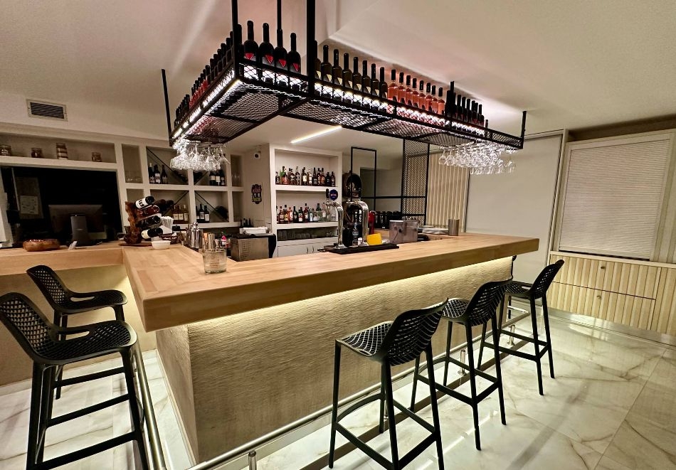 През юни на 300м от плажа на о.Крит, Гърция: Полет от София + 7 нощувки със закуски и вечери на човек в Castro Hotel, Аммудара, снимка 9