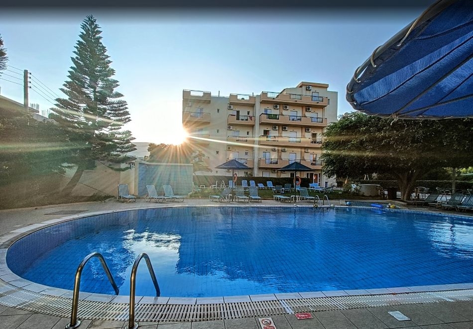 През юни на 300м от плажа на о.Крит, Гърция: Полет от София + 7 нощувки със закуски и вечери на човек в Castro Hotel, Аммудара, снимка 3