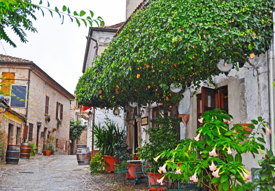 Мечтана Италия: Полет от София + 7 нощувки със закуски и вечери на човек + екскурзия до Римини, Флоренция, Градара, Равена и Сан Марино, снимка 11