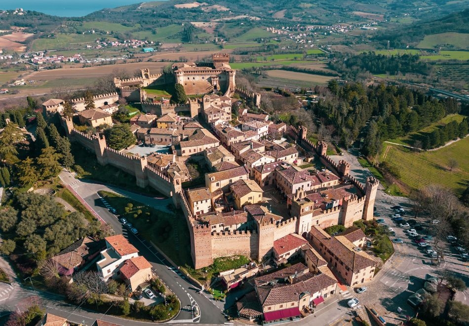 Мечтана Италия: Полет от София + 7 нощувки със закуски и вечери на човек + екскурзия до Римини, Флоренция, Градара, Равена и Сан Марино, снимка 10