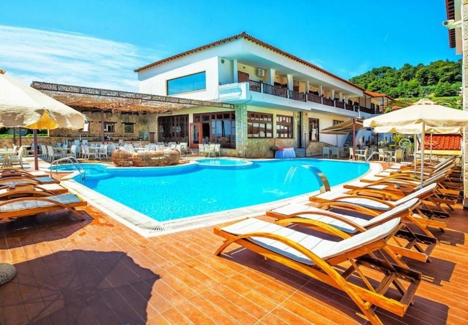 На първа линия в Посиди, Гърция: Нощувка на човек със закуска и вечеря + басейн в Xenios Possidi Paradise Hotel****, снимка 7