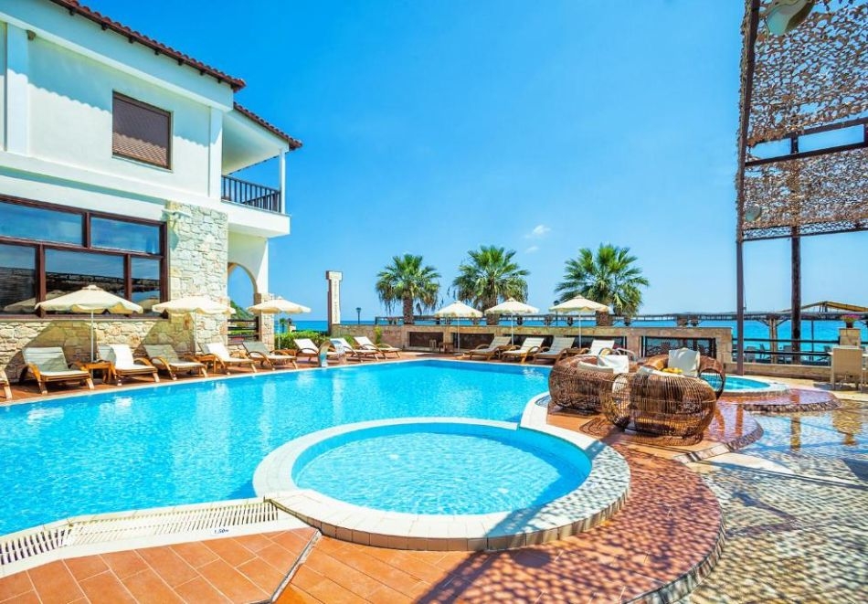 На първа линия в Посиди, Гърция: Нощувка на човек със закуска и вечеря + басейн в Xenios Possidi Paradise Hotel****, снимка 4