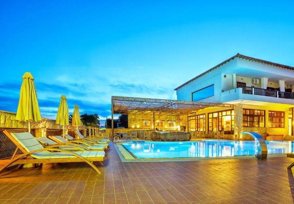 На първа линия в Посиди, Гърция: Нощувка на човек със закуска и вечеря + басейн в Xenios Possidi Paradise Hotel****, снимка 3