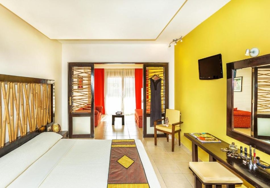 На първа линия в Посиди, Гърция: Нощувка на човек със закуска и вечеря + басейн в Xenios Possidi Paradise Hotel****, снимка 9