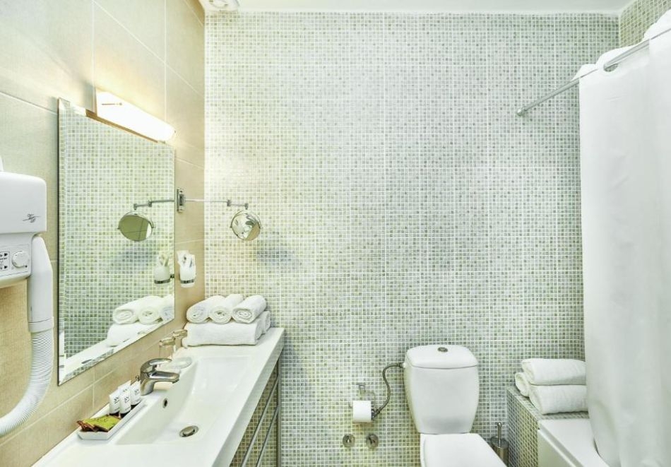 На първа линия в Посиди, Гърция: Нощувка на човек със закуска и вечеря + басейн в Xenios Possidi Paradise Hotel****, снимка 12