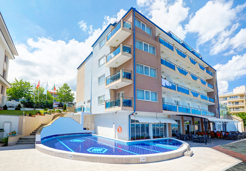 Нощувка на човек на база All Inclusive + басейн, чадър и шезлонг на плажа на 1-ва линия в хотел Парайзо Бийч, Обзор, снимка 2