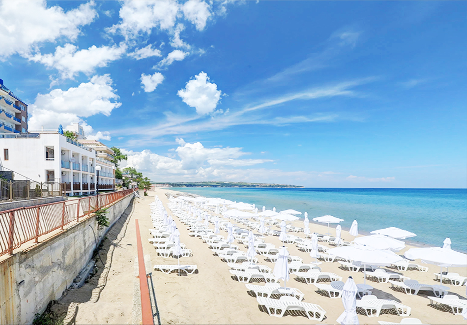 Нощувка на човек на база All Inclusive + басейн, чадър и шезлонг на плажа на 1-ва линия в хотел Парайзо Бийч, Обзор, снимка 3