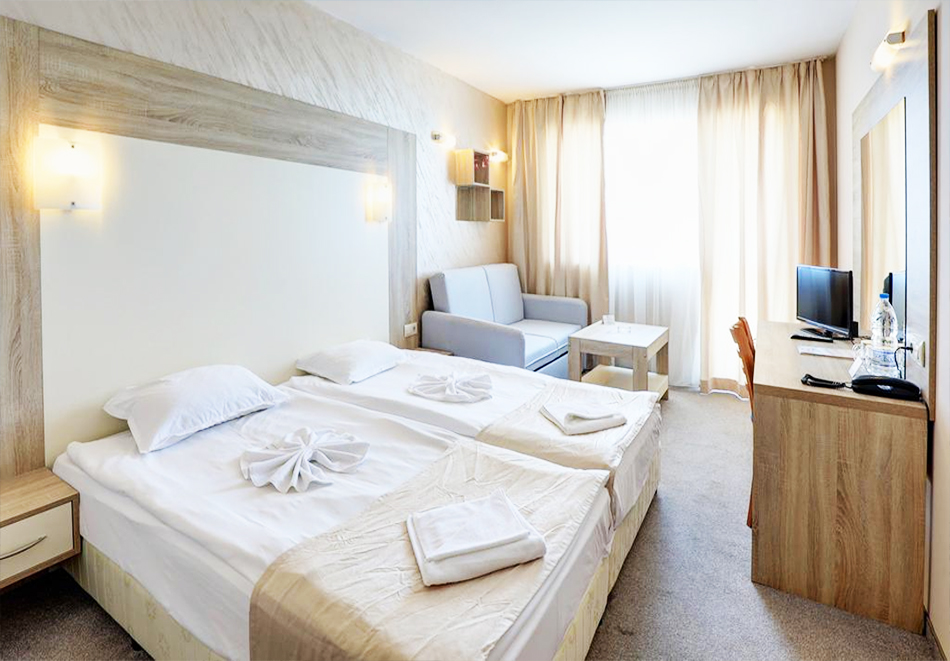 Нощувка на човек на база All Inclusive + басейн, чадър и шезлонг на плажа на 1-ва линия в хотел Парайзо Бийч, Обзор, снимка 5