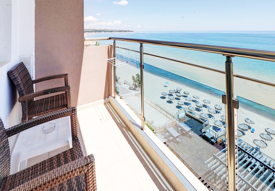 Нощувка на човек на база All Inclusive + басейн, чадър и шезлонг на плажа на 1-ва линия в хотел Парайзо Бийч, Обзор, снимка 6