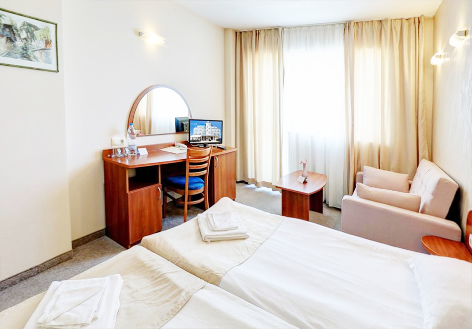 Нощувка на човек на база All Inclusive + басейн, чадър и шезлонг на плажа на 1-ва линия в хотел Парайзо Бийч, Обзор, снимка 12