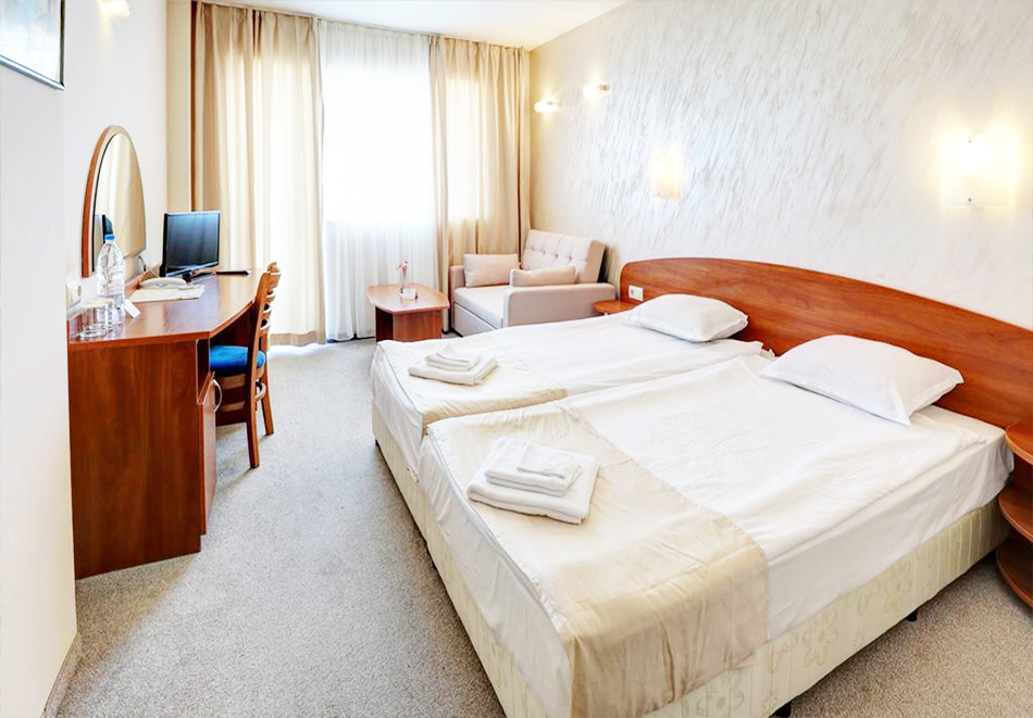 Нощувка на човек на база All Inclusive + басейн, чадър и шезлонг на плажа на 1-ва линия в хотел Парайзо Бийч, Обзор, снимка 4