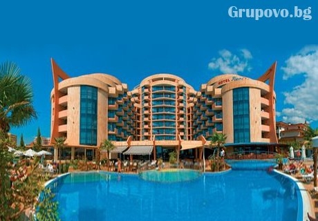 Нощувка на човек на база All Inclusive + басейн, шезлонг и чадър на ПЪРВА линия в хотел Фиеста М, Слънчев Бряг. ДЕТЕ ДО 11.99Г. БЕЗПЛАТНО