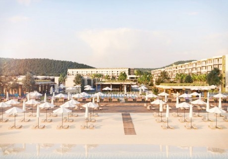 Нощувка на човек на база ULTRA ALL INCLUSIVE 24 часа на брега на морето + чадър и шезлонг на плажа, 3 басейна, СПА и анимация в Клуб хотел Мирамар Делукс, Обзор