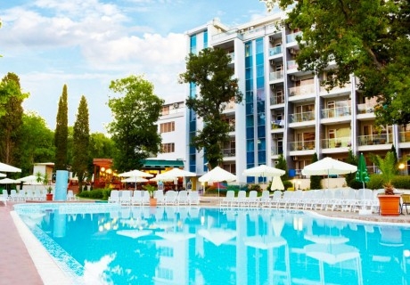 Късно лято в Златни пясъци! Нощувка на човек на база All Inclusive + басейн от хотел Грийн Парк. Дете до 12г. - БЕЗПЛАТНО!