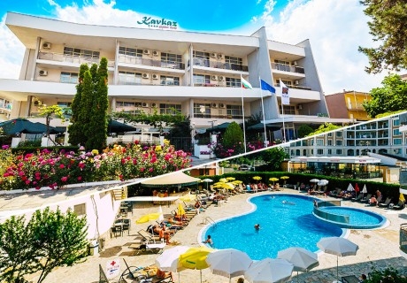Нощувка на човек на база All Inclusive + басейн на 50 м. от плажа в хотел Кавказ Голдън Дюн****, Слънчев Бряг