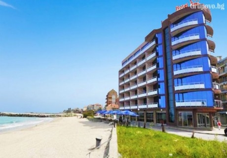 Нощувка на човек на база All Inclusive в хотел Съни Бей на ПЪРВА ЛИНИЯ в Поморие