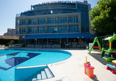 Нощувка на човек на база All inclusive light + басейн в Слънчев бряг, хотел Регата палас****, до Какао бийч