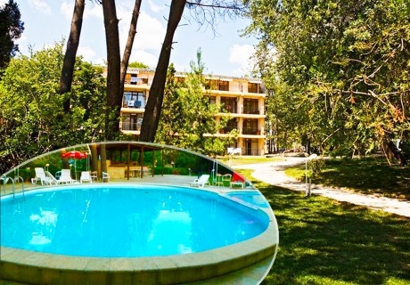 Лято на първа линия в Несебър. Нощувка на човек на база All inclusive + басейн в Парк хотел Оазис***. Дете до 12г. - БЕЗПЛАТНО