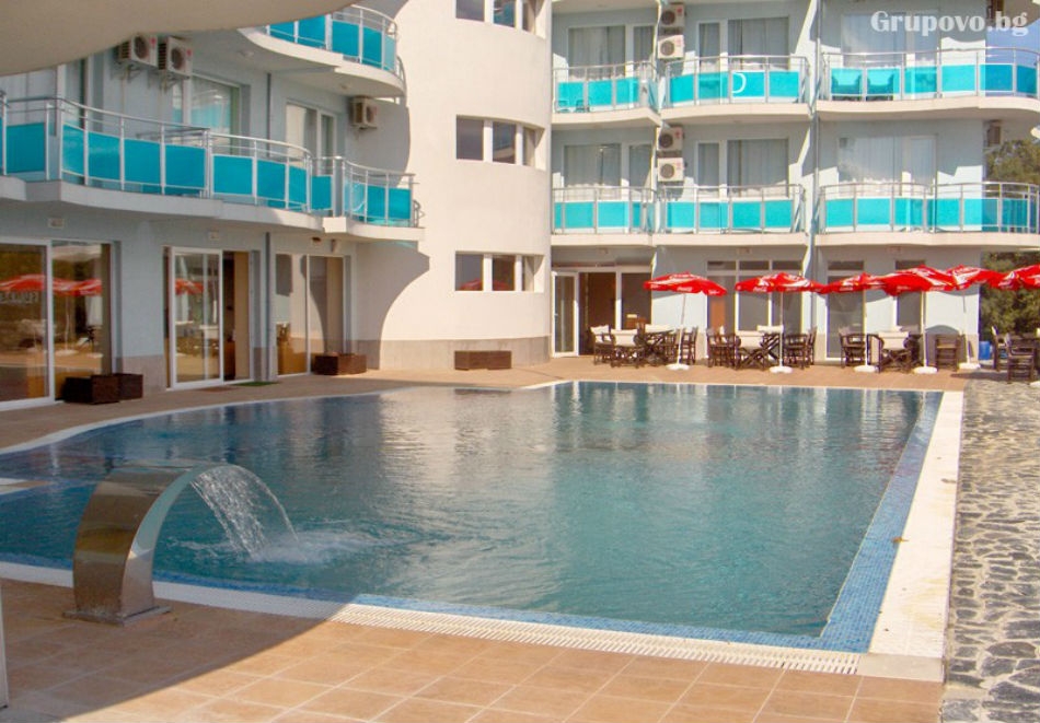 Ранни записвания, Лозенец! 5 нощувки на база All Inclusive light за ДВАМА в хотел Сънсет Бийч*** , на 200м. от плажа. Дете до 13г. – БЕЗПЛАТНО!