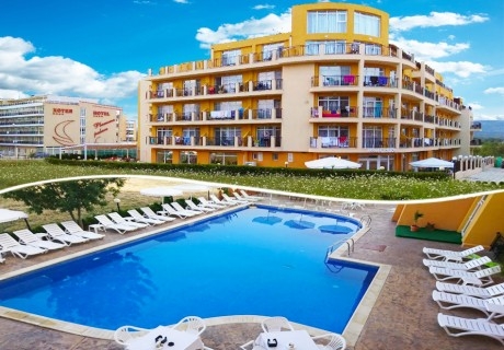 Нощувка на човек на база All inclusive + басейн + шезлонг и чадър на плажа в хотел Ориос***, Приморско