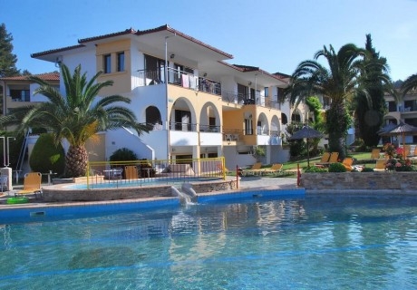 Нощувка на база All inclusive на човек в апартамент + 2 басейна в комплекс Chrousso Village**** Палиури, Халкидики
