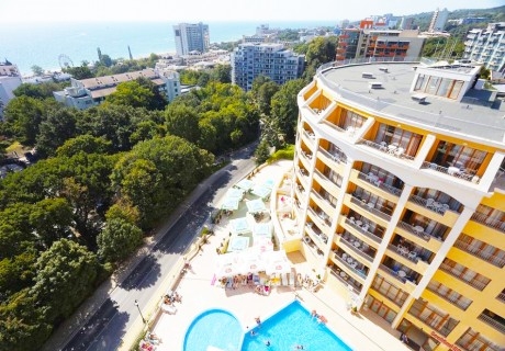 Нощувка на човек на база All inclusive + басейн в хотел Сентрал****, Златни пясъци