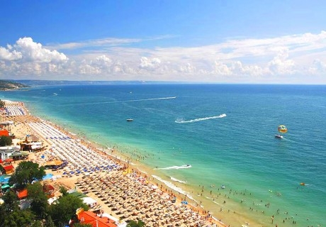 На ПЪРВА линия в Златни Пясъци! Нощувка на човек на база All Inclusive Light от хотел Мечта