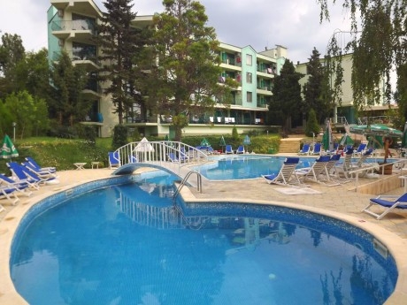Лято в кк. Чайка! Нощувка на човек на база All Inclusive + басейн в хотел Силвър. Дете до 14г. - БЕЗПЛАТНО!