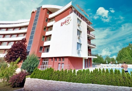 Нощувка на човек на база All Inclusive + открит басейн в хотел Руби, Слънчев бряг на първа линия