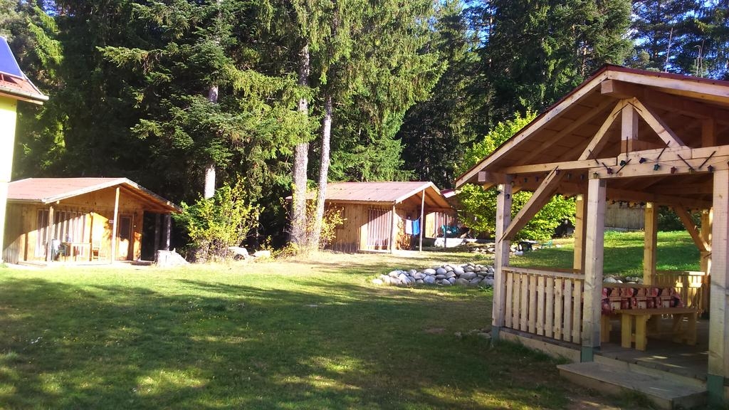 Нощувка за двама или трима в Бунгала - Ски писта Говедарци, до Боровец - с. Говедарци