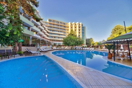 Нощувка на човек на база All Inclusive + басейн в хотел Мирабел****, Златни пясъци