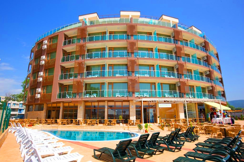 Септември в Слънчев бряг! Нощувка за ДВАМА или ЧЕТИРИМА в Бриз Бийч Апартаменти