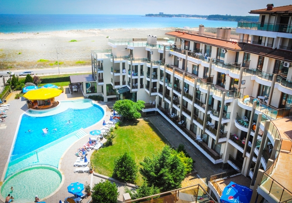 Нощувка на човек на база All inclusive + басейн от хотел Престиж Сити 2, Приморско. Дете до 12г. - БЕЗПЛАТНО